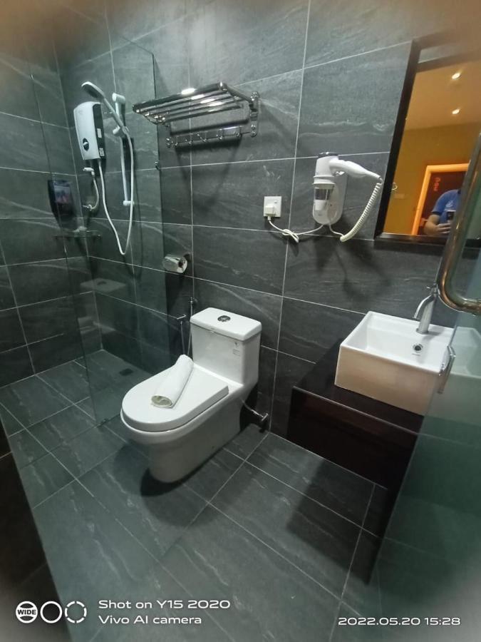 Hotel Zamburger Permas Johor Bahru Bagian luar foto