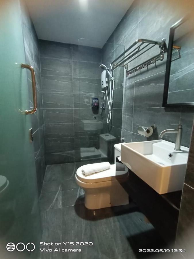 Hotel Zamburger Permas Johor Bahru Bagian luar foto