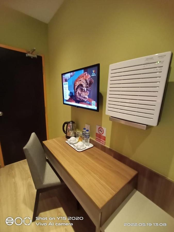Hotel Zamburger Permas Johor Bahru Bagian luar foto