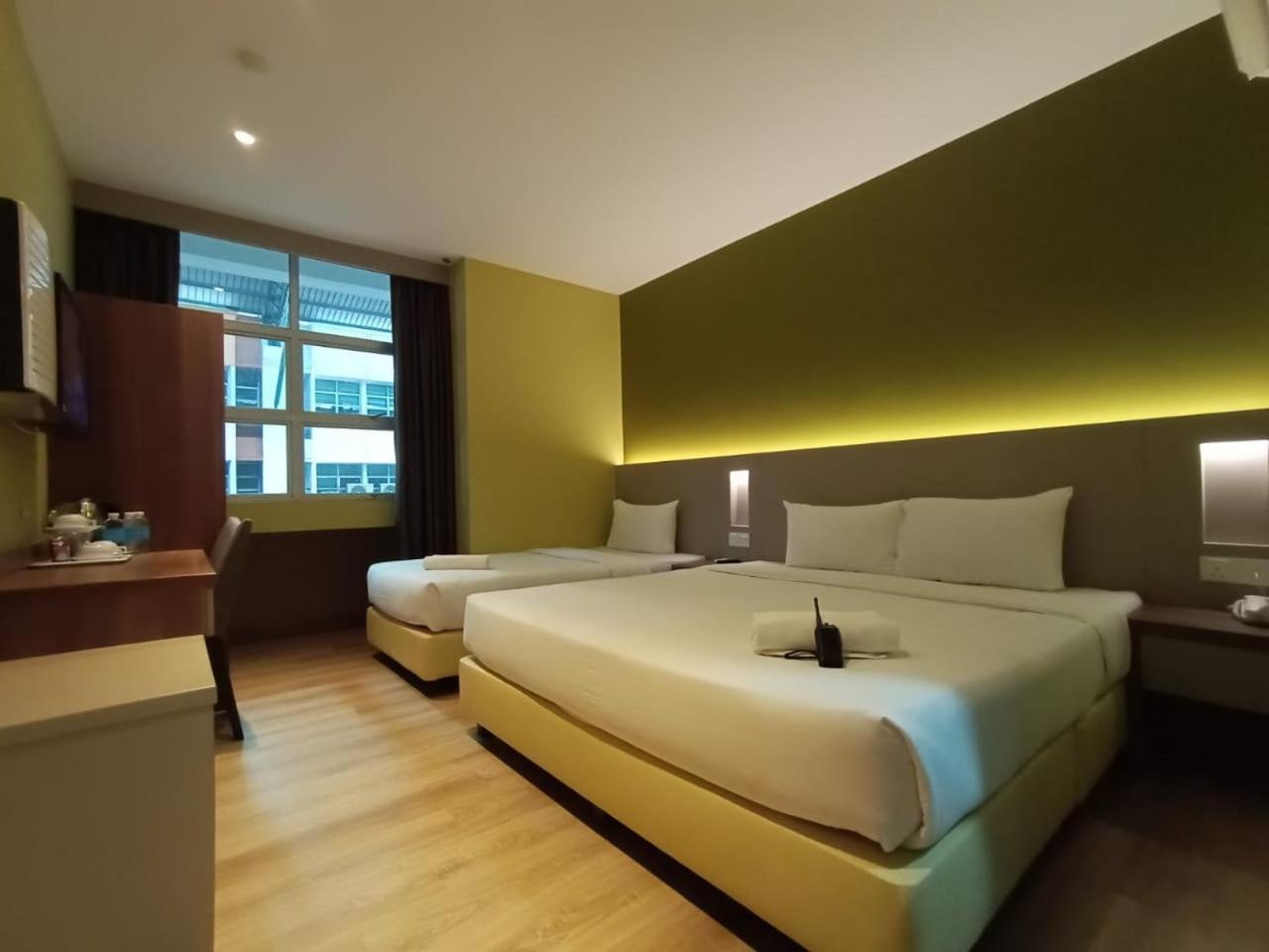 Hotel Zamburger Permas Johor Bahru Bagian luar foto