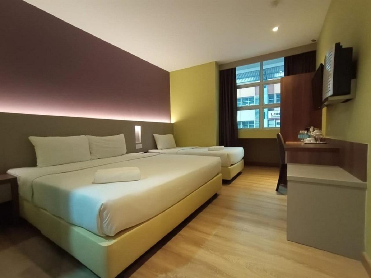 Hotel Zamburger Permas Johor Bahru Bagian luar foto