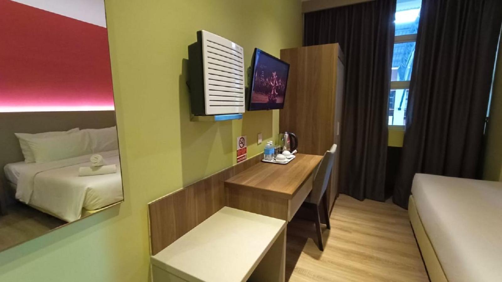 Hotel Zamburger Permas Johor Bahru Bagian luar foto