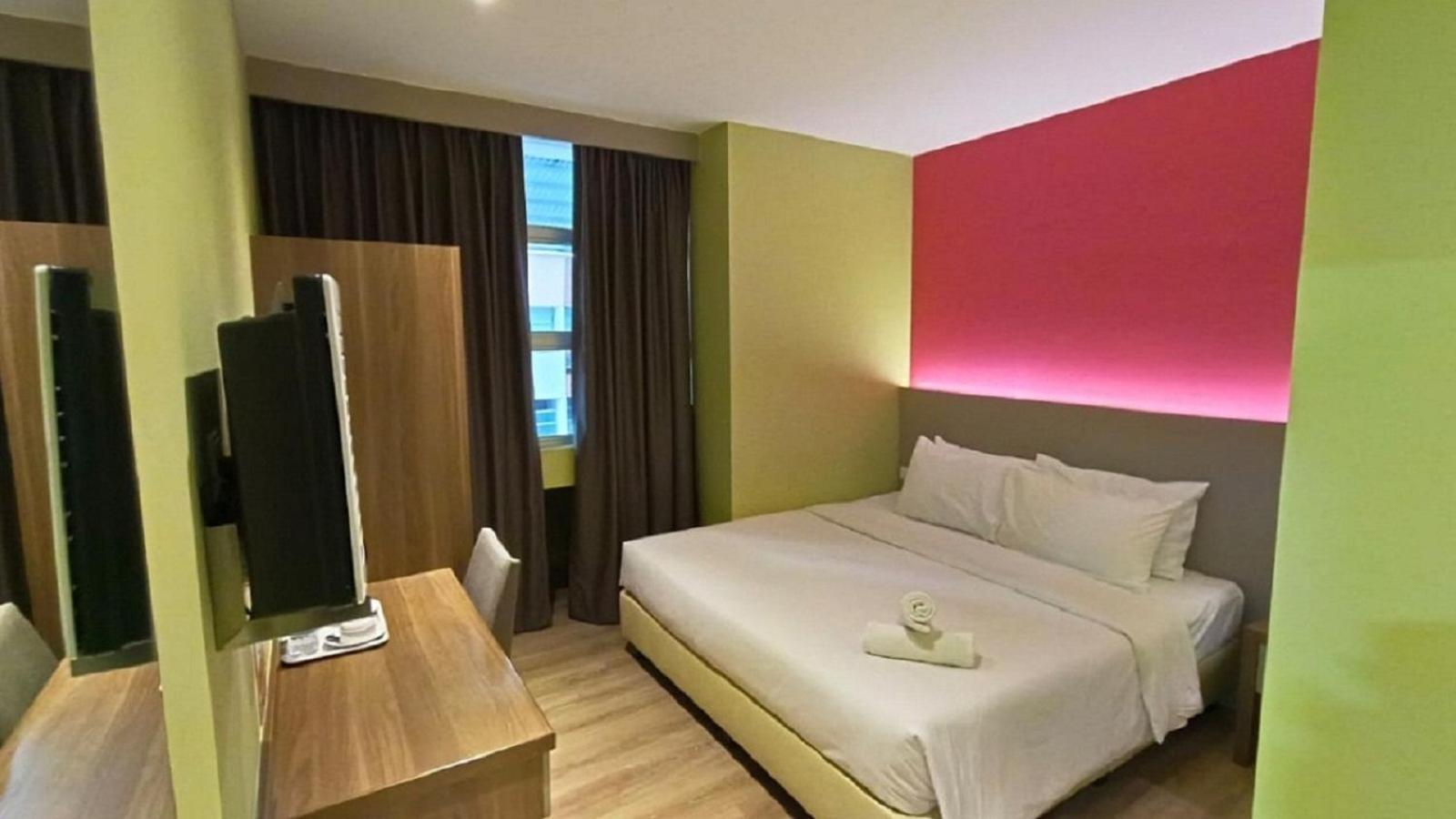 Hotel Zamburger Permas Johor Bahru Bagian luar foto
