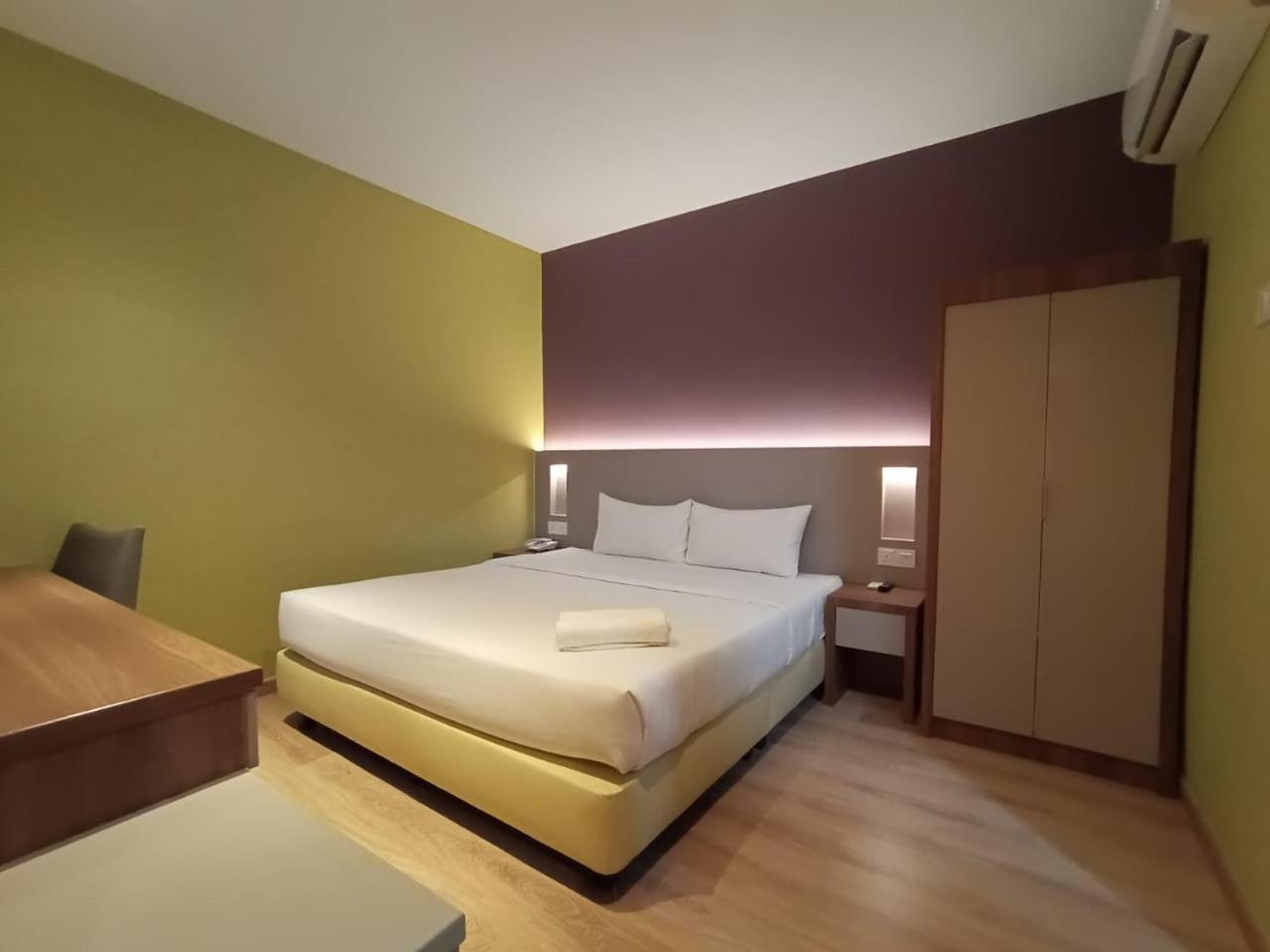Hotel Zamburger Permas Johor Bahru Bagian luar foto