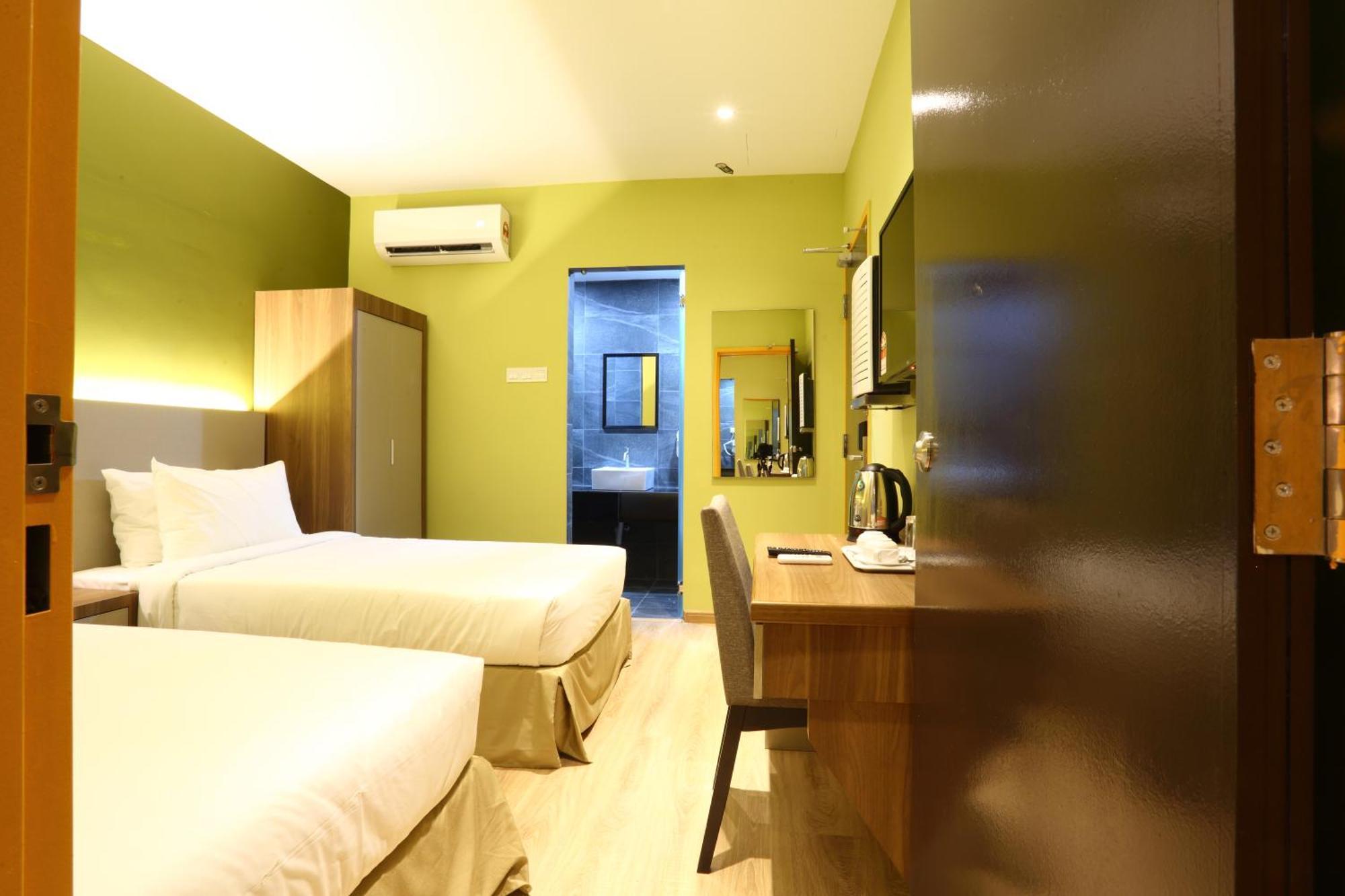 Hotel Zamburger Permas Johor Bahru Bagian luar foto