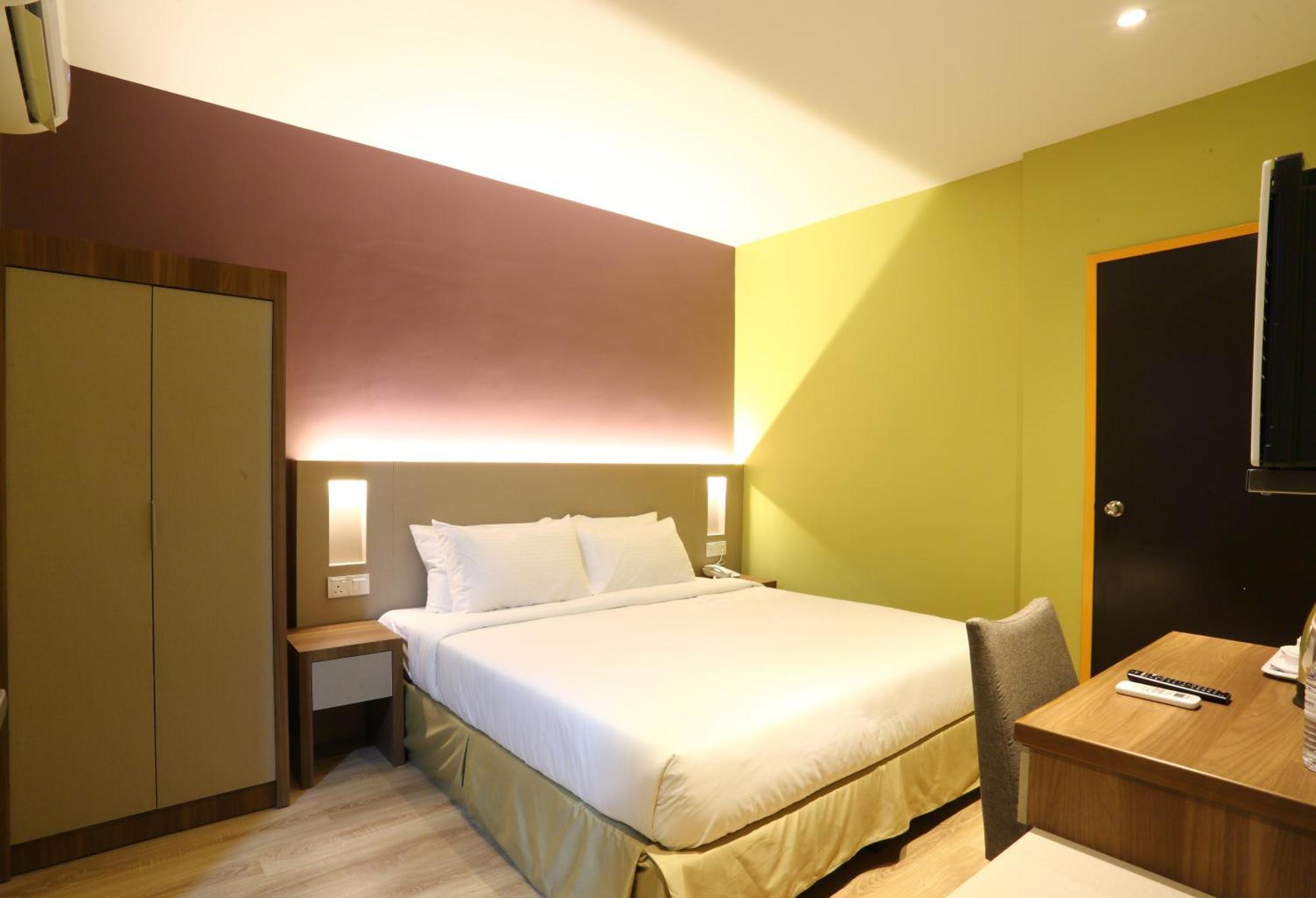 Hotel Zamburger Permas Johor Bahru Bagian luar foto